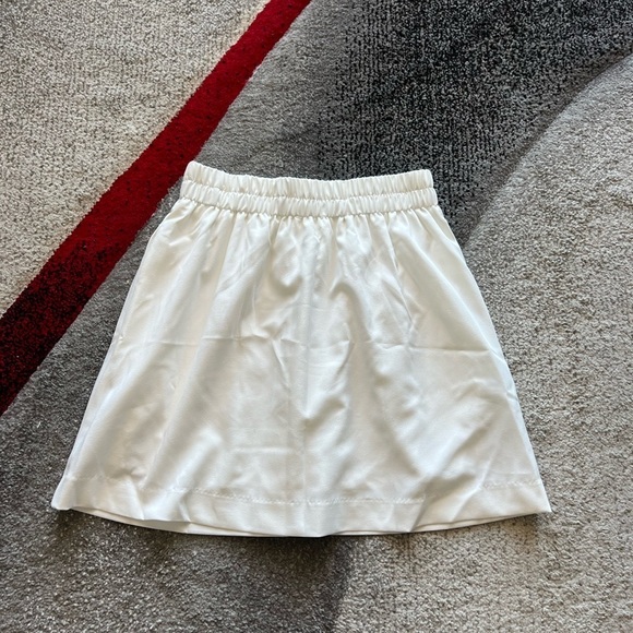 Line And Dot White Elastic Waist Mini Skirt - Picture 3 of 3